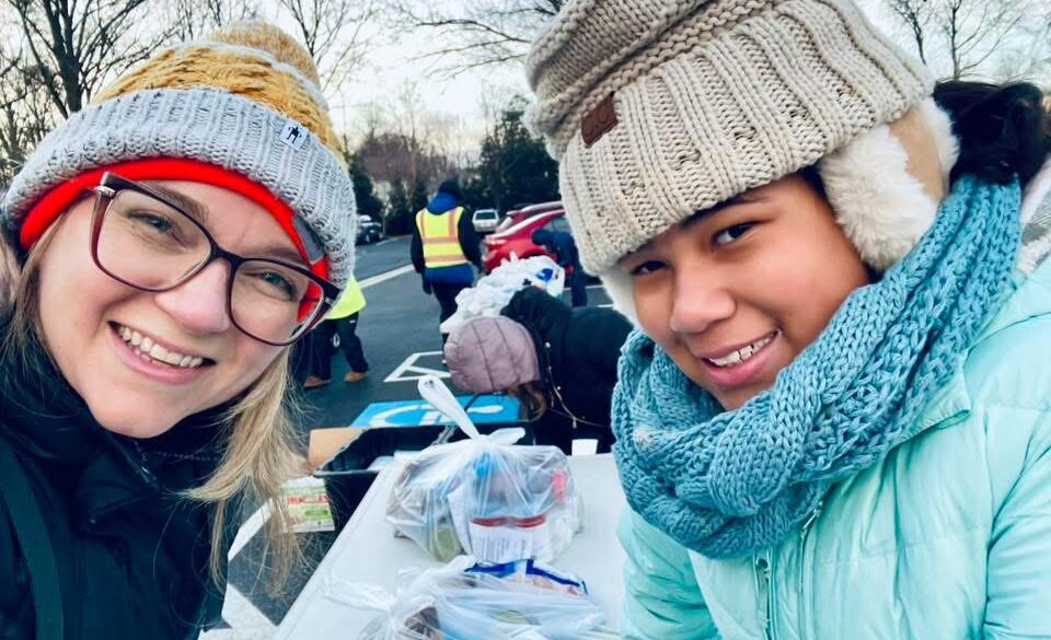 Mother and daughter volunteering at Grace Ministries